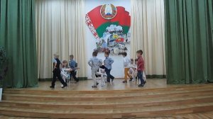 Танец с балалайками. Девушки фабричные