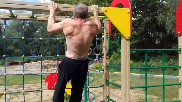 кубики пресса и отличная фигура в 60 лет.Sports figure in 60 years! смотреть онлайн