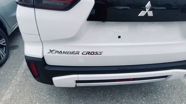 Сравнение Mitsubishi Xpander Cross и обычный Xpander (2022)