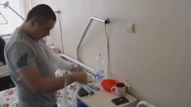 За что воюем, за то и голосуем! Раненые бойцы ДНР голосуют в палатах больницы смотреть онлайн