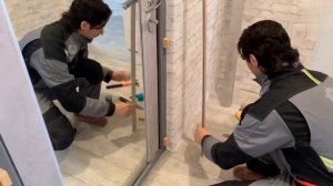 Установка доборов и наличников на входную дверь.