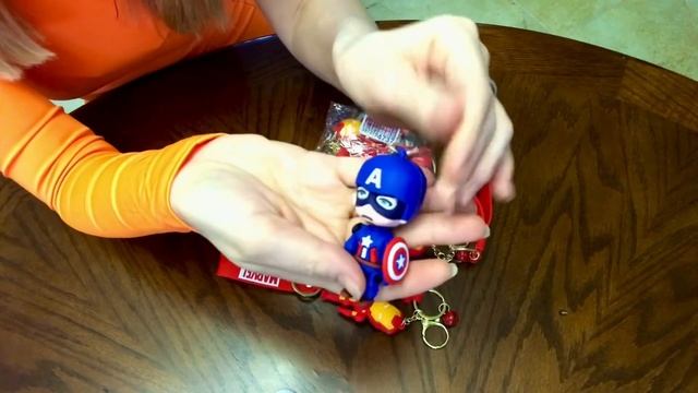 Распаковка брелоков Марвел для мальчиков#новыйгод#распаковка#подарки#дети#марвел смотреть онлайн