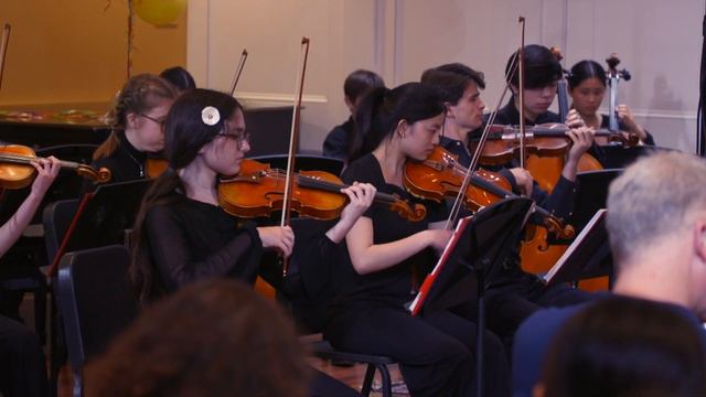W.A. Mozart: Divertimento in D Major, K.136, II. Andante смотреть онлайн