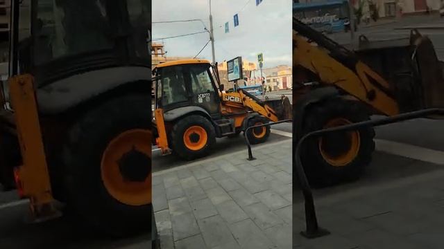 Калонка в тракторе на центре Москвы смотреть онлайн