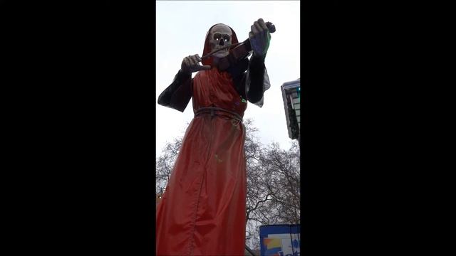 Death playing violin at Winter Wonderland in Hyde Park, London смотреть онлайн