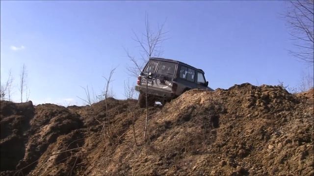 Nissan Patrol Y60 4.2TD Mitsubishi Pajero 3.0 V6 Zmotka off-road смотреть онлайн