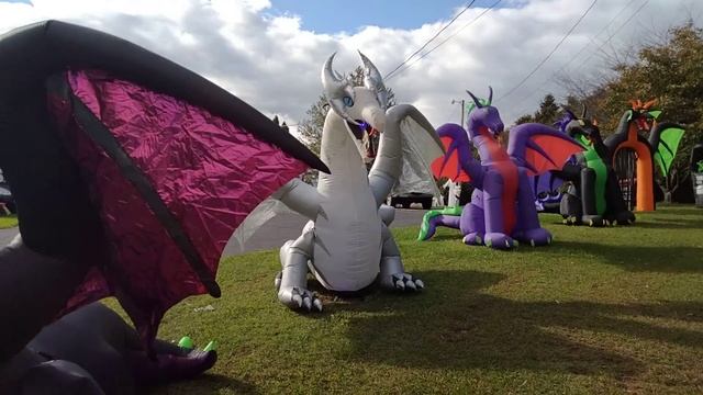 My 2021 Halloween Airblown Inflatables Display Daytime Walkthrough смотреть онлайн