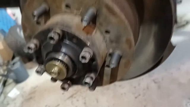 Toyota Hiace Hilux Front 4wd Hub Removal смотреть онлайн