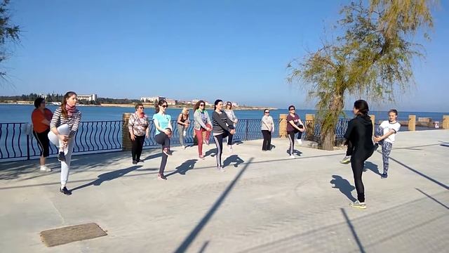 Велнес зарядка на берегу Черного моря смотреть онлайн
