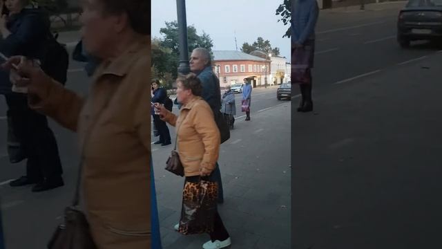 Пьяная наглая бабка получила оплевухи смотреть онлайн