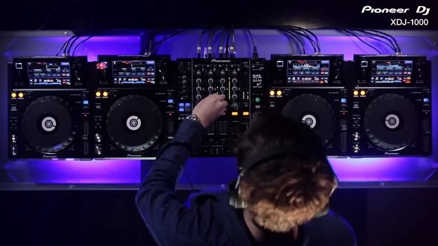 Pioneer XDJ-1000. Новый медиа плеер. смотреть онлайн