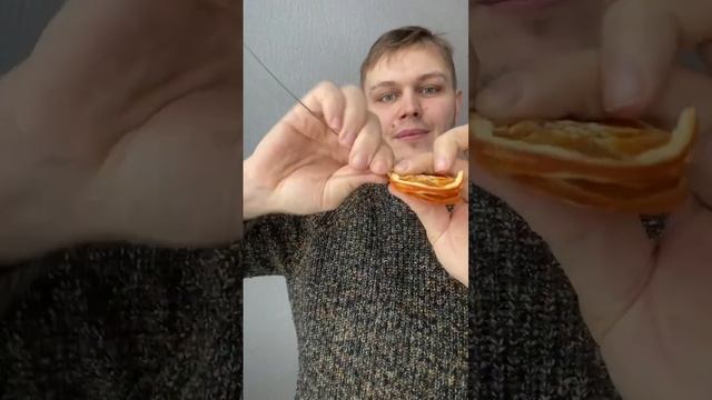 Как вставить сушеный апельсин в Новогодний венок? смотреть онлайн