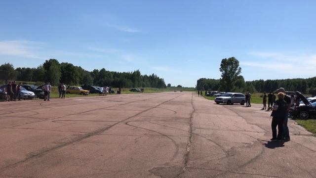 Драгрейсинг Ладинка 29.08.20. Тренировка ВАЗ 2101 против ВАЗ 2109 смотреть онлайн
