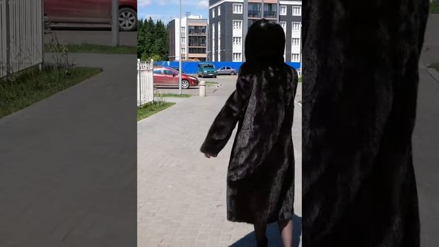 Шуба норковая "Классика" (Махагон) с капюшоном. Длина изделия 110 см. смотреть онлайн