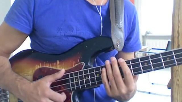 L268 Groovy octaver bass in F смотреть онлайн
