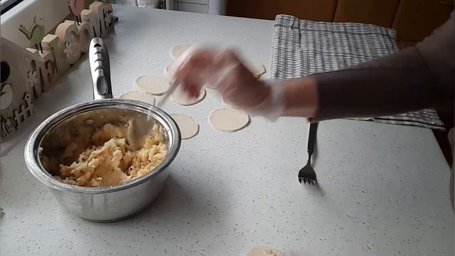 KARTOFFELWARENIKI TEIGTASCHEN MIT KARTOFFELN ? ВАРЕНИКИ С КАРТОШКОЙ смотреть онлайн
