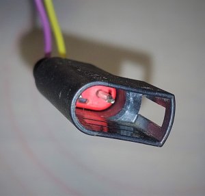 Как разобрать разъём датчика износа тормозных колодок