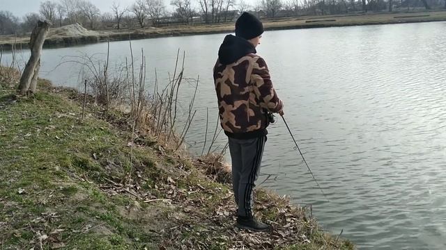 РЫБАЛКА НА ЩУКУ , НА НЕ БОЛЬШОМ ВОДОЁМЕ В КОНЦЕ ФЕВРАЛЯ смотреть онлайн