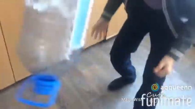 Трюк с 5 литровой баклашкой смотреть онлайн