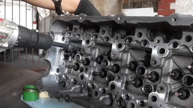 Overhaul D4CB Engine Hyundai Grand Starex (Part 1) смотреть онлайн