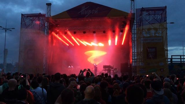 Дельфин - Собака (СПб, Фестиваль Живой, 6 августа 2016 г.) смотреть онлайн