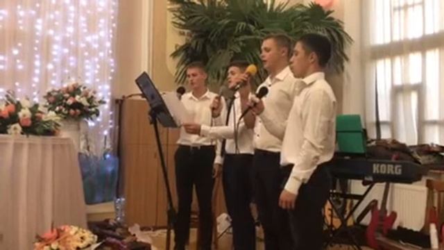 Свадебная песня "В белом платье невеста стоит" смотреть онлайн