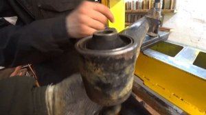 Toyota  Noah SR-50 Замена задних сайлентблоков  на нижний рычаг.