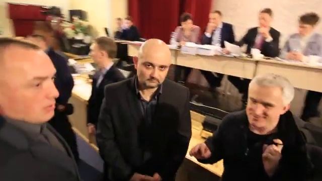 Охрана "Мортона" удаляет участников слушаний по застройке смотреть онлайн