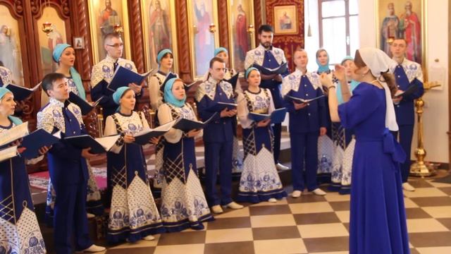 Амурский камерный хор «Возрождение». Л.Петров. «Слава Отцу, и Сыну, и Святому Духу» смотреть онлайн