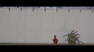 Посвящает песню маме ждущей сына из тюрьмы