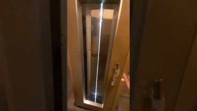 Лифт между лестницы смотреть онлайн