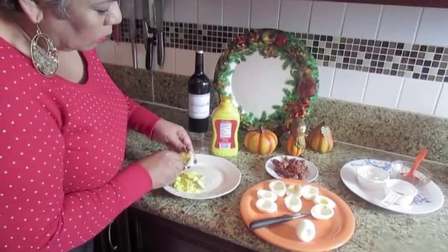 Huevos Rellenos/ Deviled Eggs смотреть онлайн