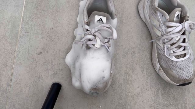 Как за 5 минут отбелить белые кроссовки Как правильно мыть кроссовки? смотреть онлайн