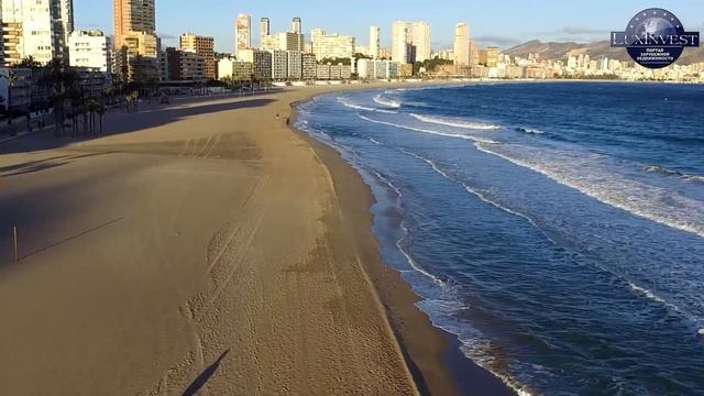 Пляжи Бенидорма с Дрона. Playas Benidorm Desde Dron. Испания.