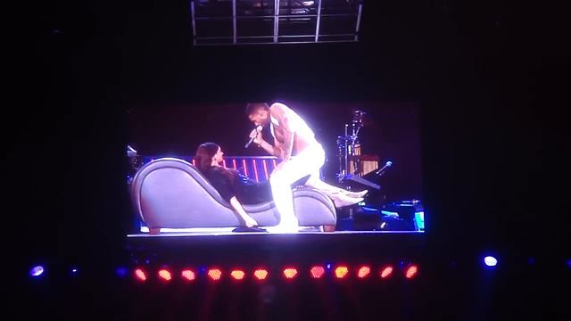 Trading Places: Usher seduces Alesha Dixon смотреть онлайн