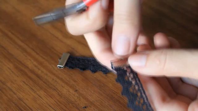 DIY: Как сделать чокер из кружева / Украшения своими руками / Mary F смотреть онлайн