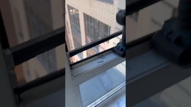 Эксплуатация анти-москитной сетки BabySafe после установки смотреть онлайн