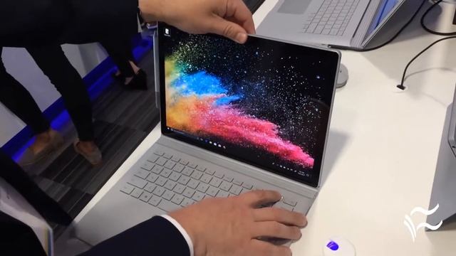 Hands on with Microsoft's Surface Book 2 смотреть онлайн