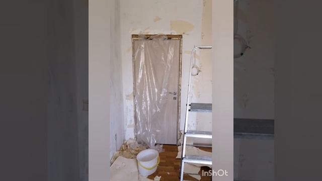 Ремонт комнаты.Как снять обои за пару часов.Renovation of the room.How to remove wallpaper.#Shorts смотреть онлайн