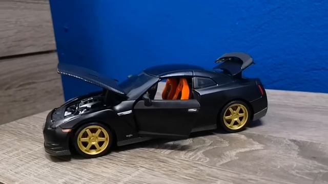 NISSAN GT-R R35 2009 CUSTOM SHOP Diecast 1:24 Maisto® смотреть онлайн