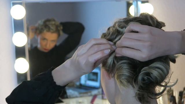 Marilyn Monroe Inspired Hair tutorial смотреть онлайн