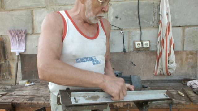 Самодельный фрезерный станок по дереву с насадными фрезами ч.1.mp4 смотреть онлайн