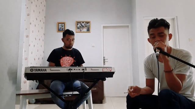 BUT I CAN'T HELP FALLING IN LOVE WITH YOU - COVER - ROLAND GO MIXER - TAFFWARE V8 смотреть онлайн