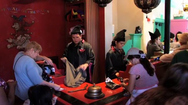 Zonko's - Wizarding World of Harry Potter смотреть онлайн