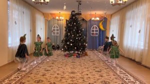 Новогодний танец ёлочек на утренник в старшей группе.