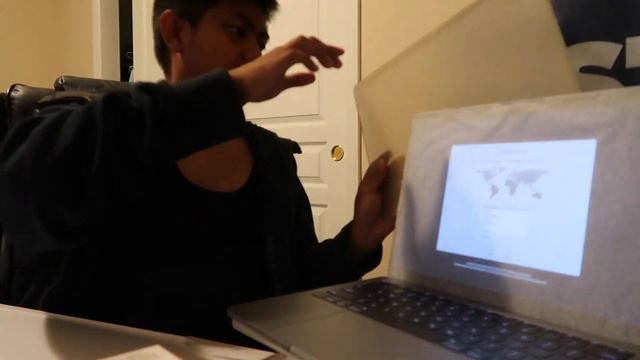 UNBOXING APPLE MACBOOK PRO 2017 смотреть онлайн