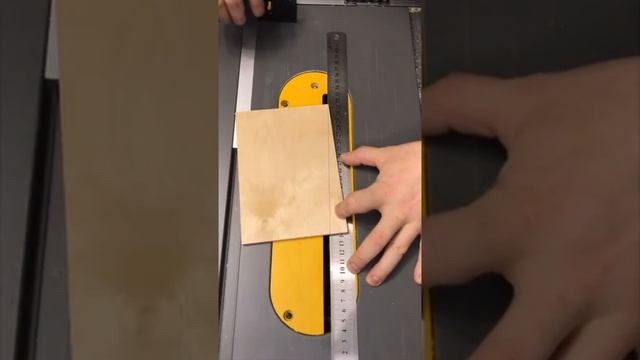 Как пилить под углом | Любой угол на циркулярной пиле #полезные советы #woodworking #Shorts смотреть онлайн