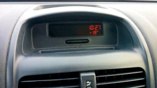 Cold start of Renault Clio 2003 1.2 16v смотреть онлайн
