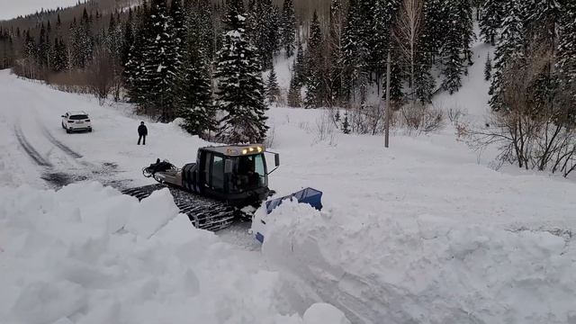 Ратрак и лавина. Горная Ульбинка, ВКО. 08.01.2023 смотреть онлайн