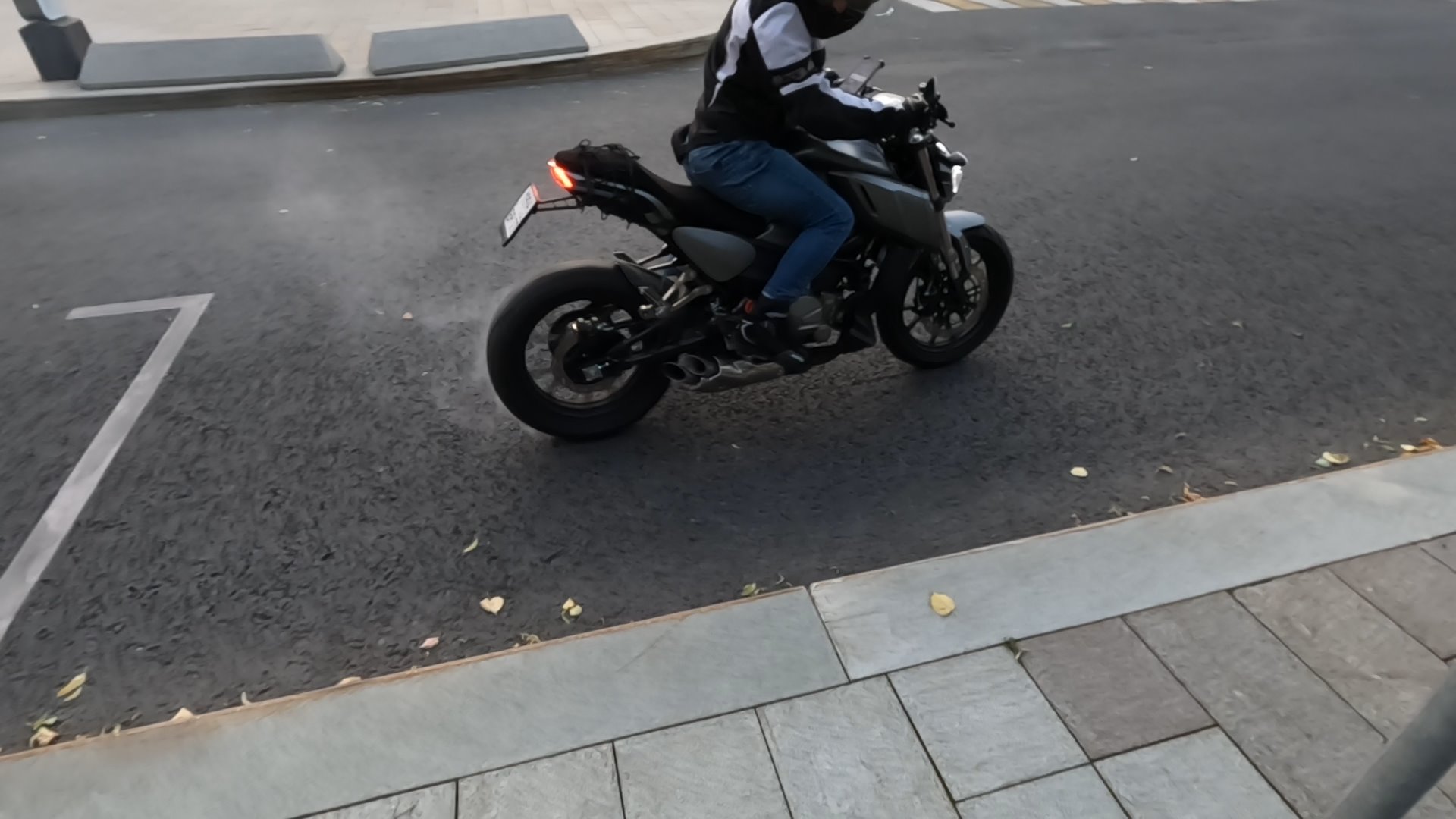 Покатушки на китайских мотоциклах Regulmoto alien monster 300 смотреть онлайн